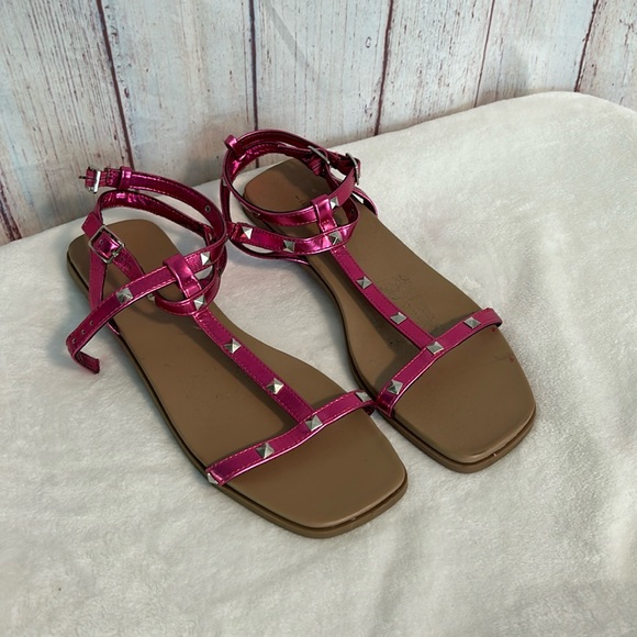 NWOT 14th & Union Finley Metallic Pink Studded Detail Sandals - Picture 2 of 10
